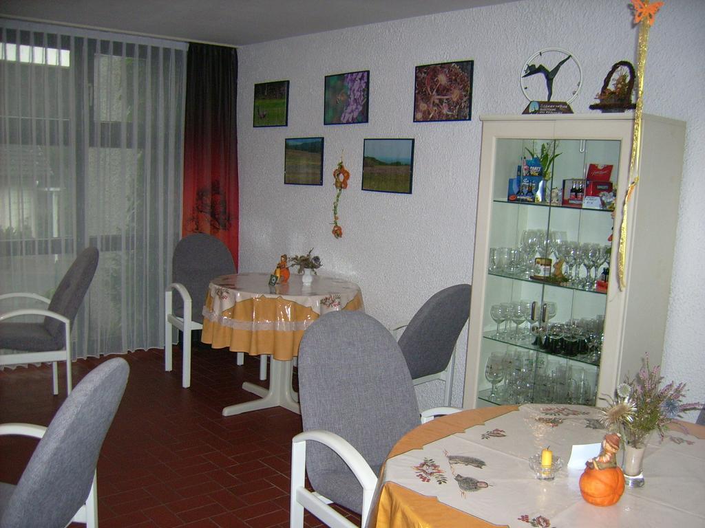 Gaestehaus Hochrhoenblick Schonau an der Brend Phòng bức ảnh