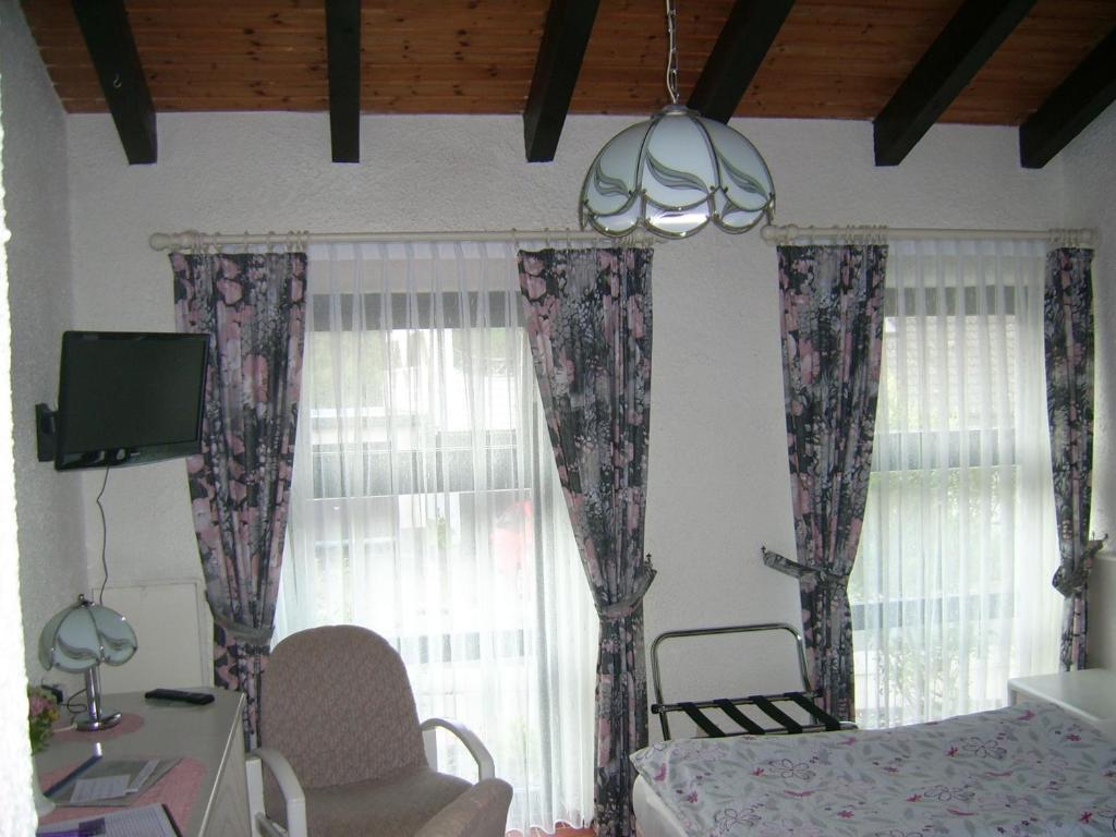 Gaestehaus Hochrhoenblick Schonau an der Brend Phòng bức ảnh